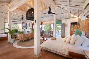 Melasti Wooden Beach House Uluwatu Private pool & Part time staff