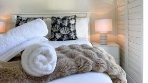 Ocean Views - Stylish 1 Bedroom in Surfers Paradise - CoastHM