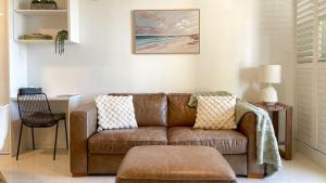 Ocean Views - Stylish 1 Bedroom in Surfers Paradise - CoastHM