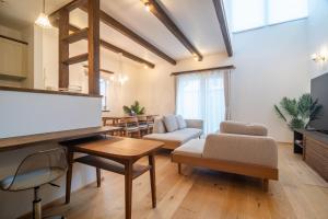 新屋 復古質樸自然風 挑高設計客廳 可停車 高速WiFi 徒步到超市 地鐵500M 一站到薄野