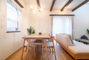 新屋 復古質樸自然風 挑高設計客廳 可停車 高速WiFi 徒步到超市 地鐵500M 一站到薄野