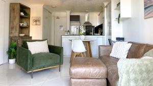 Ocean Views - Stylish 1 Bedroom in Surfers Paradise - CoastHM