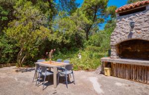 Cozy Apartment In Mali Losinj With Wifi