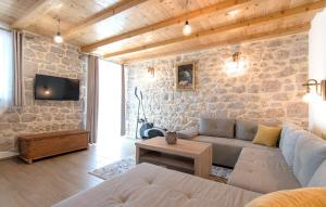 Cozy Home In Imotski With Wifi 