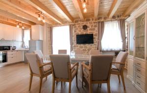 Cozy Home In Imotski With Wifi 