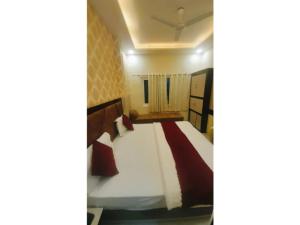 Hotel Prakash Residency Palace Near Ramapura Luxa Road - Kashi Vishwanath Temple - Lift and wi-fi Facilities