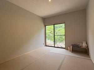 SEN.RETREAT TAKIJIRI