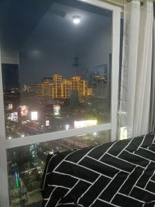 2BR Pioneer Woodlands SM LIGHT 5 min walk to MRT