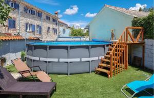 2 Bedroom Cozy Apartment In Vodnjan