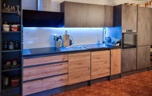 2 Bedroom Cozy Apartment In Vodnjan