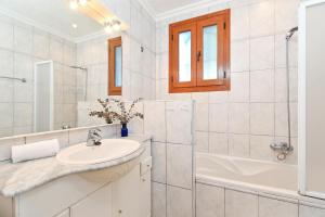 La Gaviota by Aguilarent