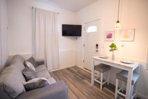 Lovely 1 bedroom apt with patio by Yankee Stadium