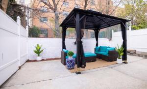 Lovely 1 bedroom apt with patio by Yankee Stadium