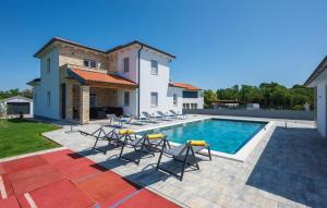 5 Bedroom Nice Home In Vidulini