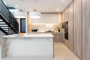 Sunny 3BR North Bondi Escape, 19min Walk to Beach