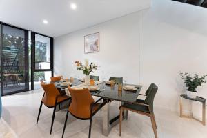 Sunny 3BR North Bondi Escape, 19min Walk to Beach