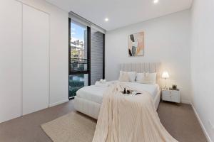 Sunny 3BR North Bondi Escape, 19min Walk to Beach