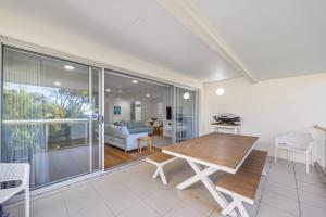 Lahaina 9 Bed to Beach in 60 seconds