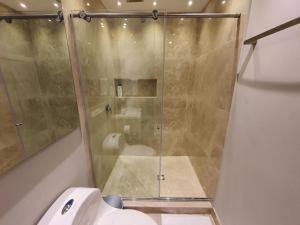 Moderna suite frente al lago cerca a la playa