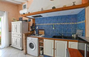 Maisons de vacances Nice Home In Sarrians With Wifi : photos des chambres