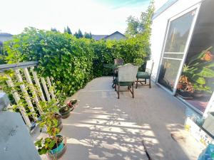 Cozy Nook in Fraser Valley Getaway with Breakfast