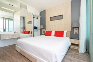 Prime Location Kamala Ocean View Suite OCN C64 just 450m to the Beach