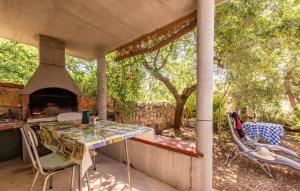 1 Bedroom Lovely Apartment In Potocnica