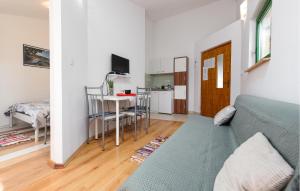 1 Bedroom Lovely Apartment In Potocnica