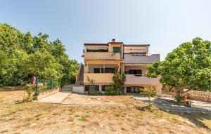 Stunning Apartment In Potocnica