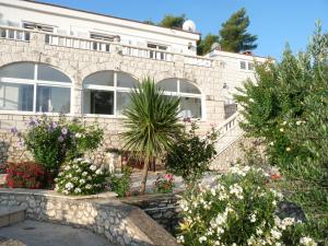 Seafront Garden Apartments Lumbarda