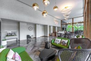 C214 Condo Seaview Pools Gym Walk to Rawai Beach