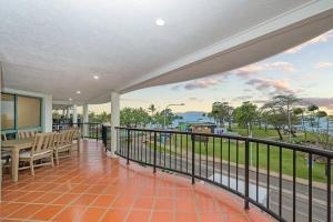 Beachfront Apartment The Strand