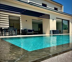 Villas Magnifique villa contemporaine : photos des chambres