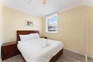 North Shore Spacious 2BR Home in Cremorne