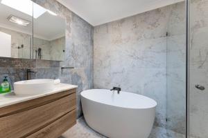 North Shore Spacious 2BR Home in Cremorne