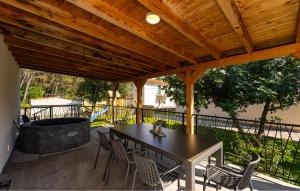 Amazing Home In Seline With Wifi 