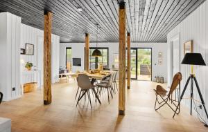 Amazing Home In Humble With Jacuzzi - G11301