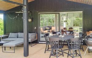 3 Bedroom Cozy Home In Vinderup