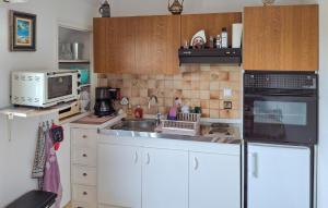 Appartements Gorgeous Apartment In Clohars Carnoet : photos des chambres
