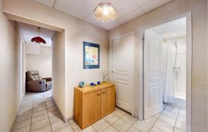 Appartements 2 Bedroom Gorgeous Apartment In Caromb : photos des chambres