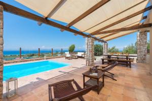 Butterfly Villa with stunning Sea and Valley Views