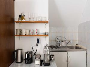 Apartment Taura - Studio Apartment with Balcony and Old City View