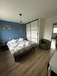 Villa récente avec piscine intérieure chauffée, 10 personnes