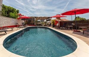 Nice Home In Turanj With Jacuzzi 