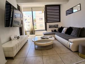 Spacious 2 Bedroom Apartment