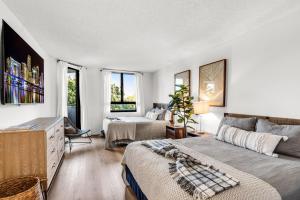 Tropical Retreat with Beach Resort Amenities