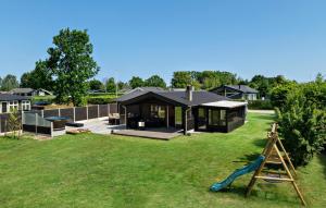 Gorgeous Home In Hadsund With Wifi