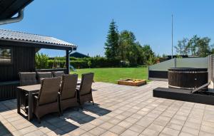 Gorgeous Home In Hadsund With Wifi