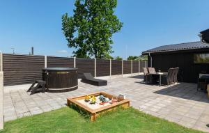 Gorgeous Home In Hadsund With Wifi