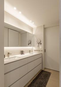 Full option for 4rooms in a luxurious apartment in Gangnam